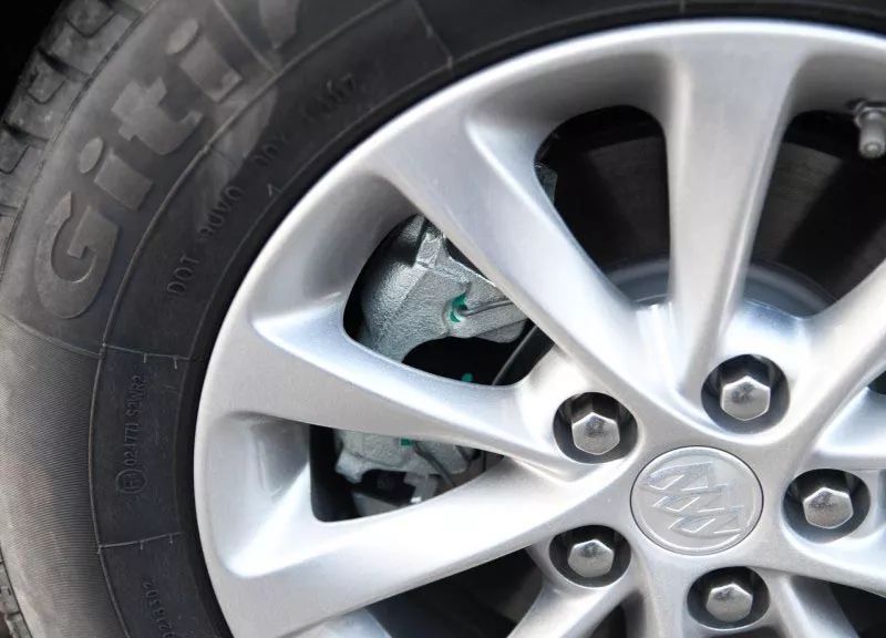 开了1000公里新刹车片还是异响,新款宝马x1更换前刹车片后有异响