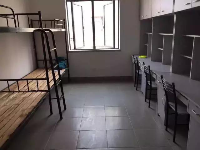 学子进阶攻略|如何在超小空间的宿舍玩转极简风