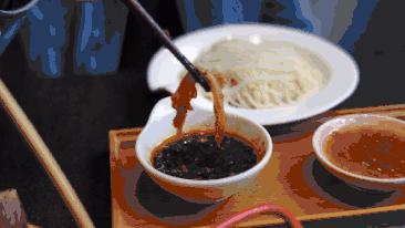 去这家店吃饭还要带西瓜霜？！成都这个“网绿”店暗藏玄机~