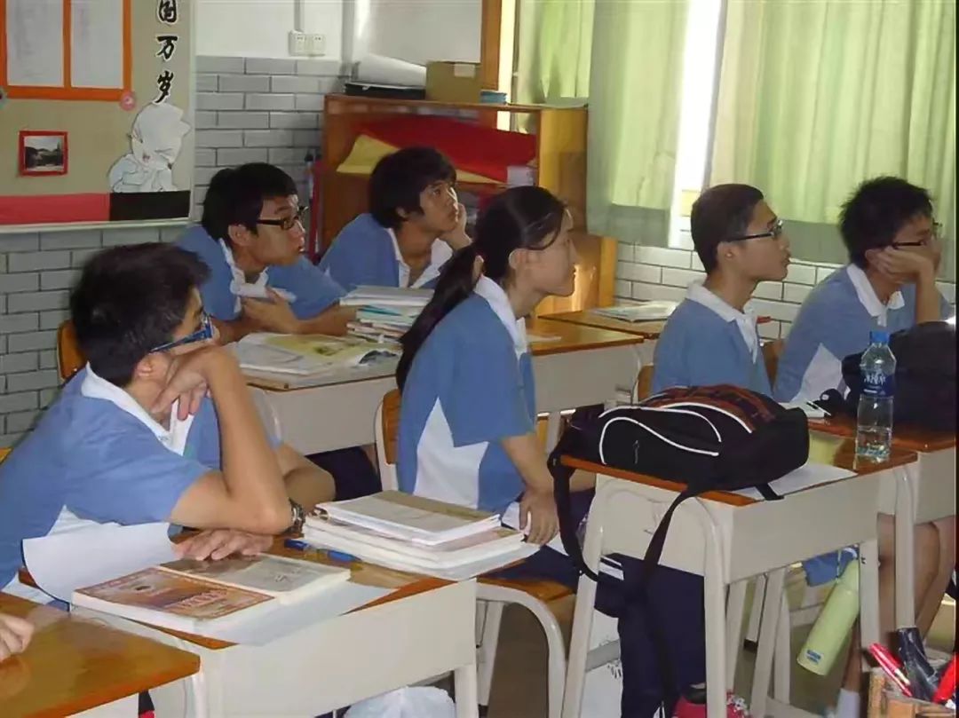 鍚殰鏃ユ湰鐣欏,娣卞湷鍚殰浜哄憳