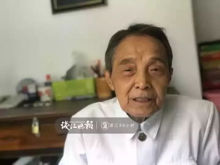 丈夫用公筷在家吃饭,丈夫用筷子在家吃饭