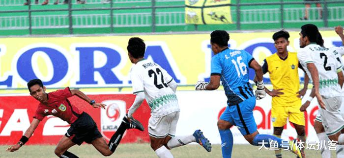 足坛10大斗殴事件,足球现场球迷爆发大规模群殴