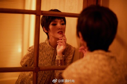 唐嫣超短发亮相巴黎时装周,唐嫣时装周看秀造型曝光