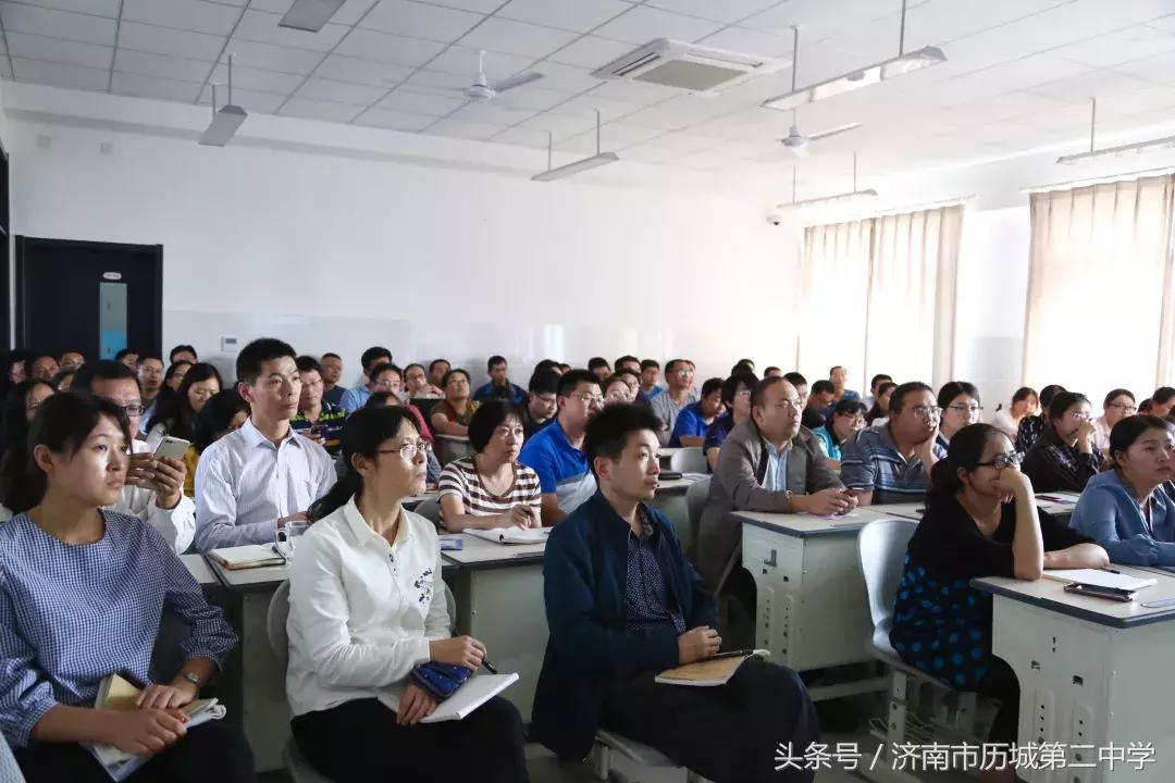 跟我一起看二中（2）：智慧黑板