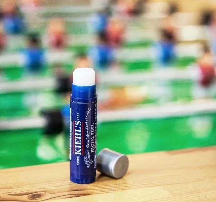 秋冬护唇涂什么好看,秋冬做好唇部护理