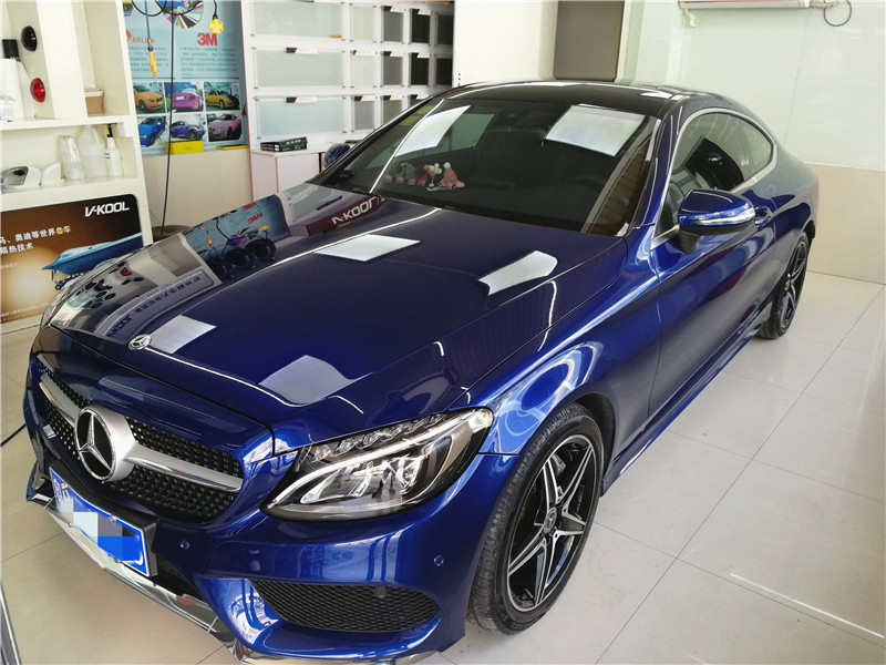 11款奔驰c200有镀膜玻璃吗,奔驰c200电镀蓝银金车膜
