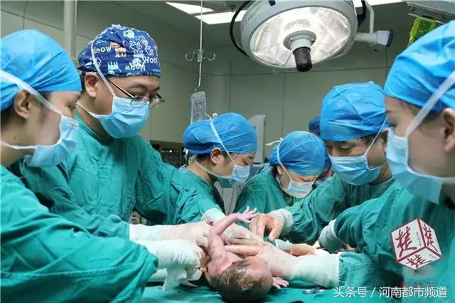 妈妈怀孕了肚子有个裂缝怎么办,孕妇肚子上有妊娠裂纹