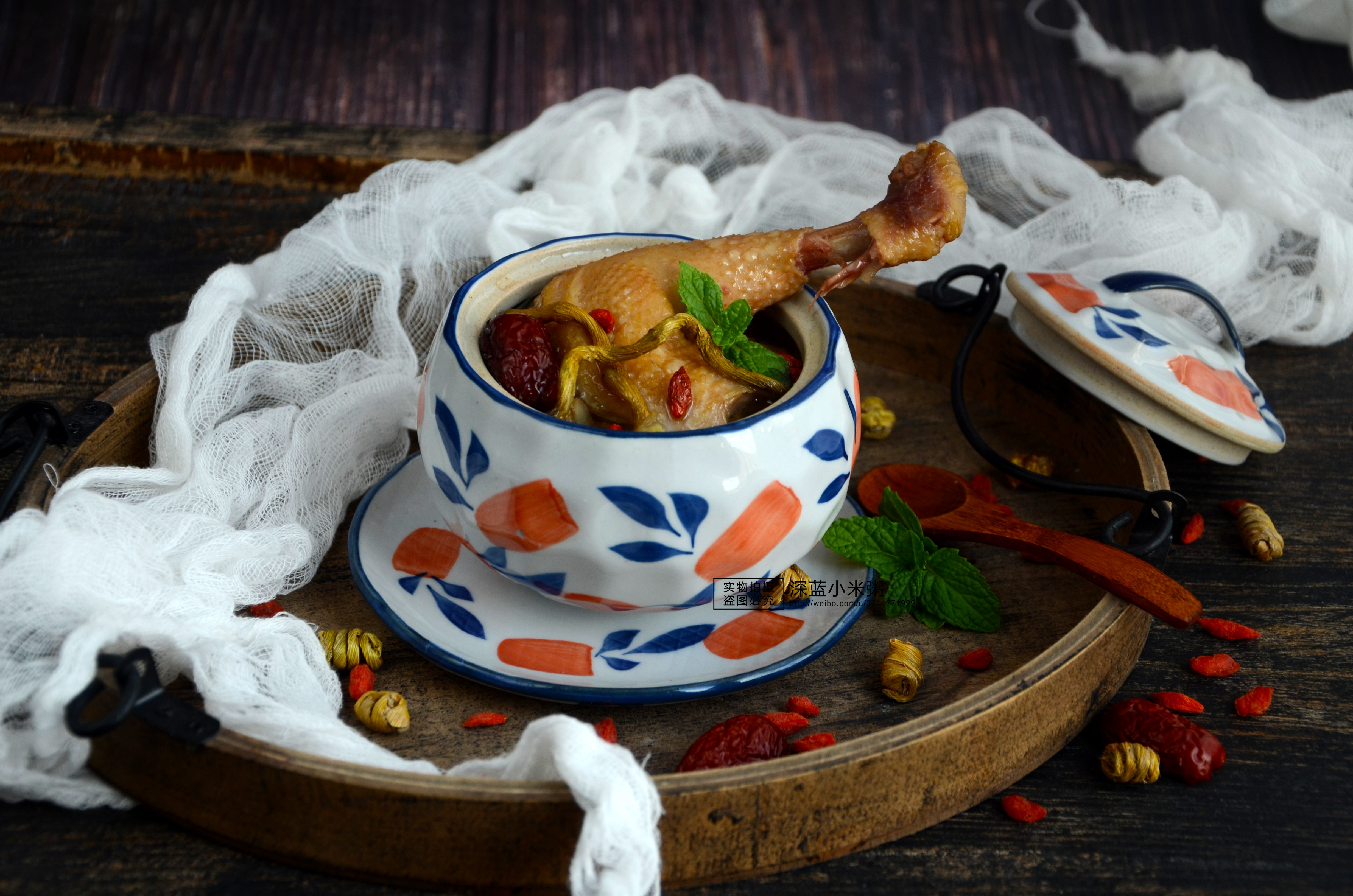 你还在厨房里汗流浃背地煲汤吗？试试这款焖烧锅，让你美美哒喝汤