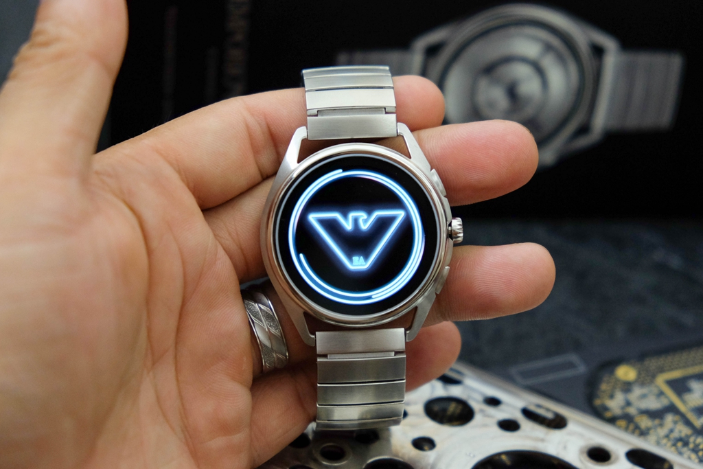 为什么说买阿玛尼手表智商税,苹果手表和阿玛尼哪个好