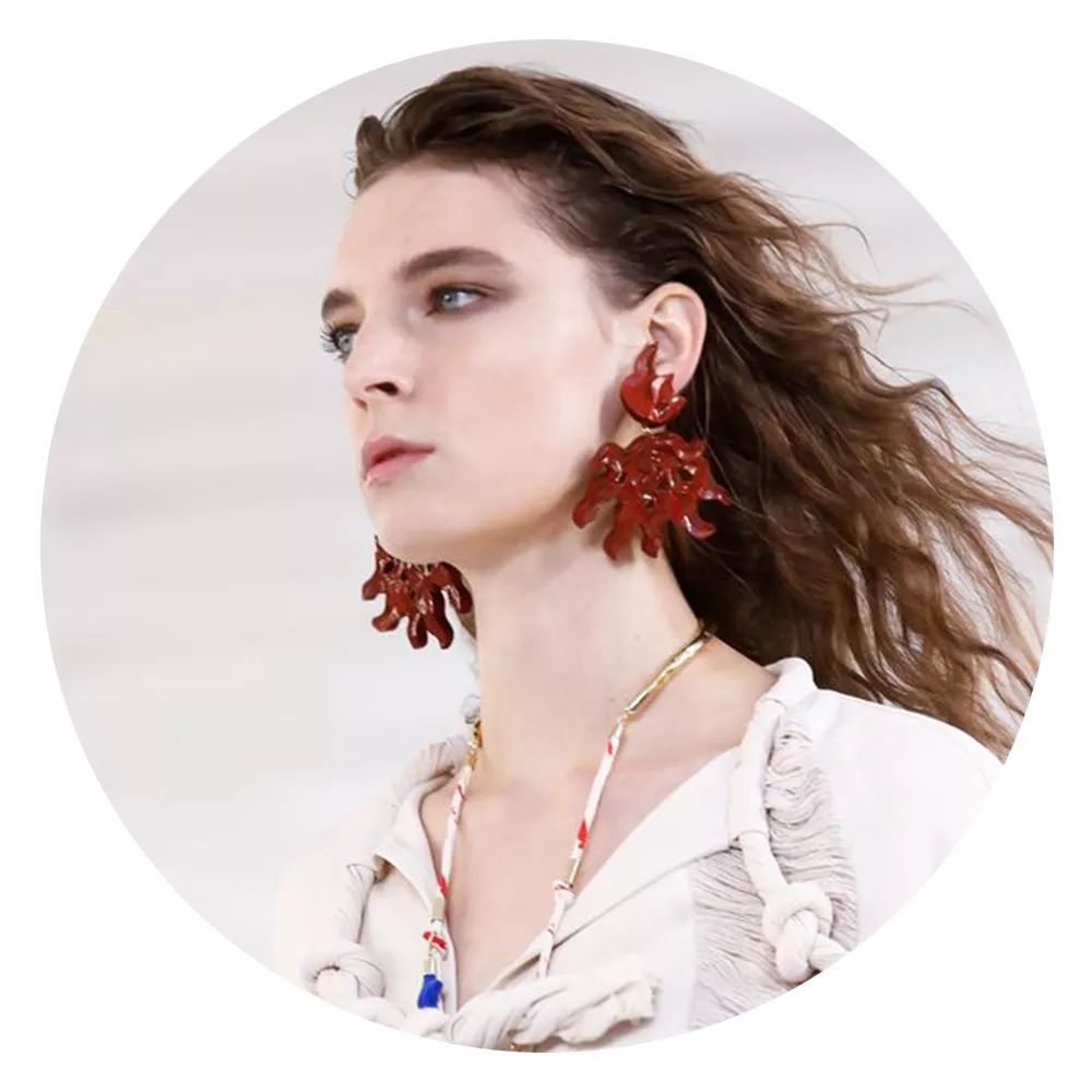 Chloé自由女神开启时尚乌托邦,MaisonMargiela鬼才升级!