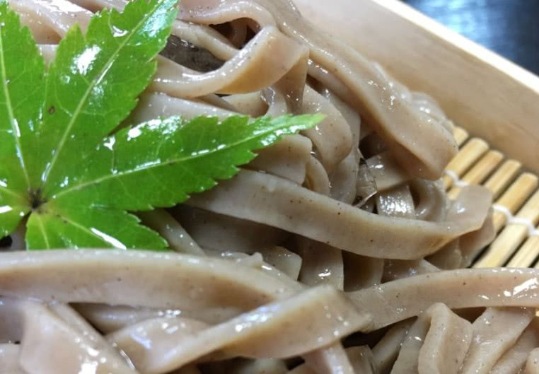 吃了会前程似锦？心诚则灵！品尝日本山口县的新岩国名产：莲根面