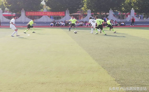 足球圆小孩梦,乡村小孩足球梦