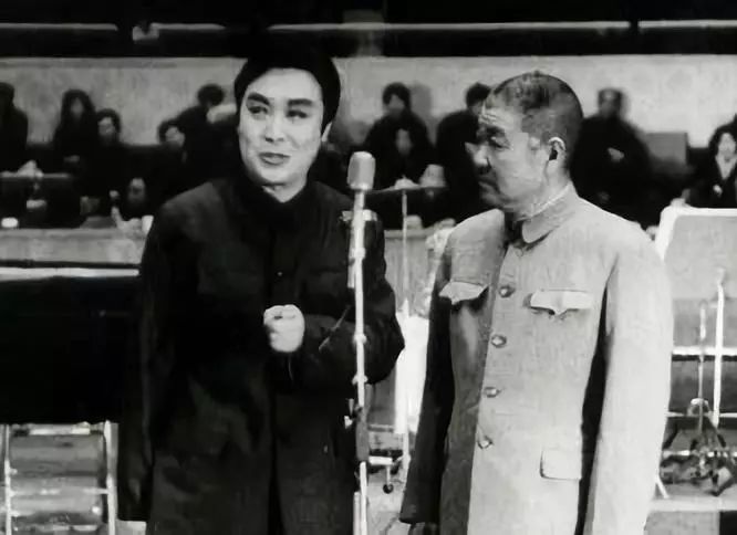 姜昆和郭德纲的相声对比,相声大师对郭德纲和姜昆的评价