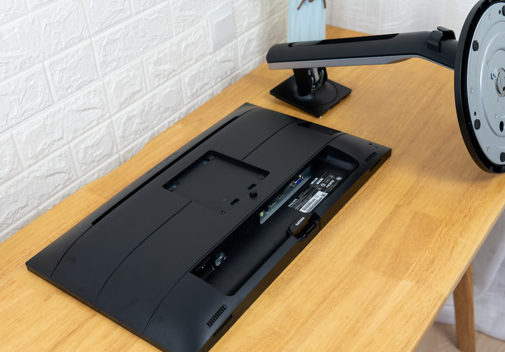 飞利浦42英寸防烧屏oled4k评测,飞利浦27寸165hz曲面屏画质怎么样