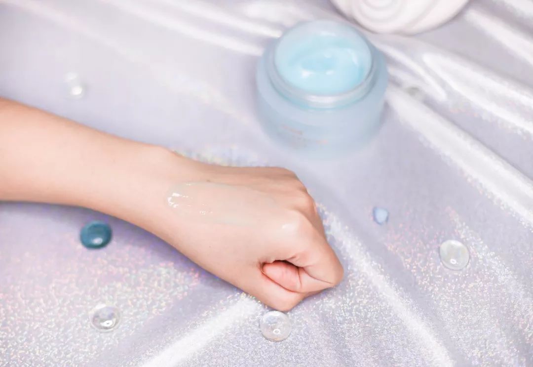 秦岚参加米兰时装周,上海时装周走秀秦岚