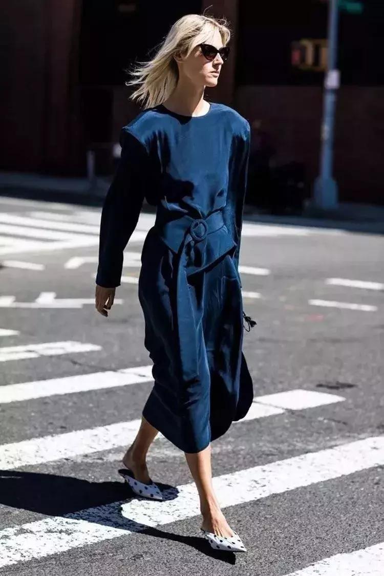 秋冬流行的颜色搭配衣服,秋冬穿搭流行款式