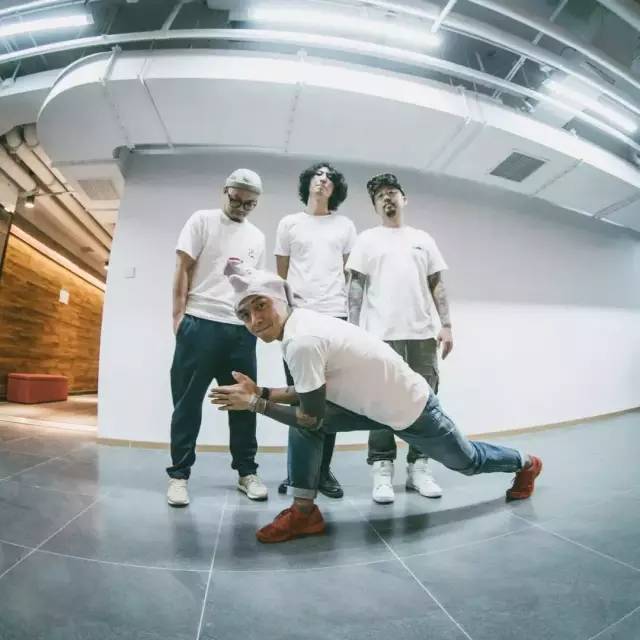 人从众的读音,人从众𠈌的意思