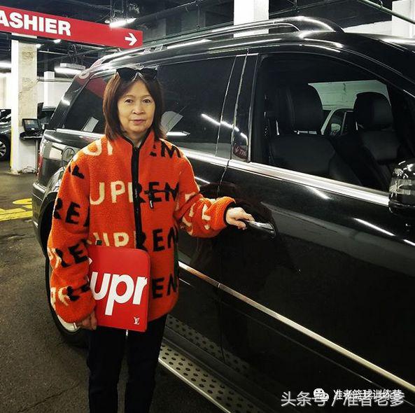 广东大妈玩潮入百万！她把美国人钱赚个遍，是纽约炒货届的扛把子