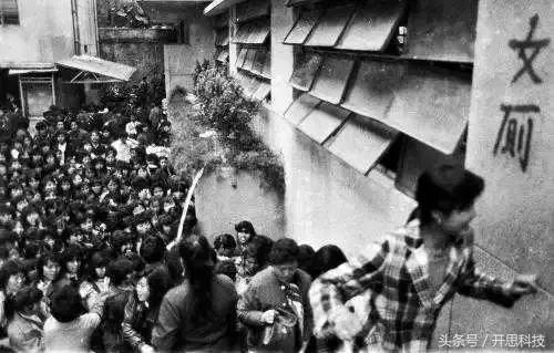 「人老了就开始喜欢怀旧」90年代的广州火车站，究竟有多恐怖？