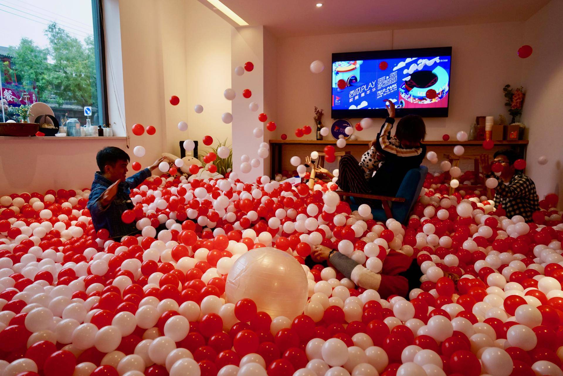 韩寒红白宇宙完整视频,韩寒奉献四海歌会