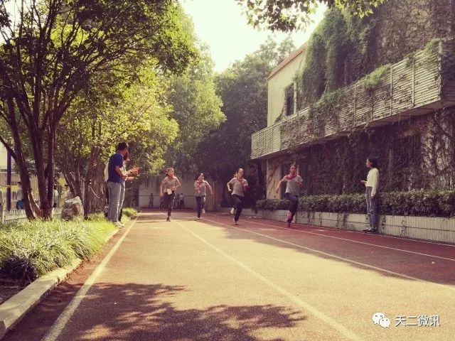 扬体育精神展青春风采课件,扬体育精神展青春风采班会