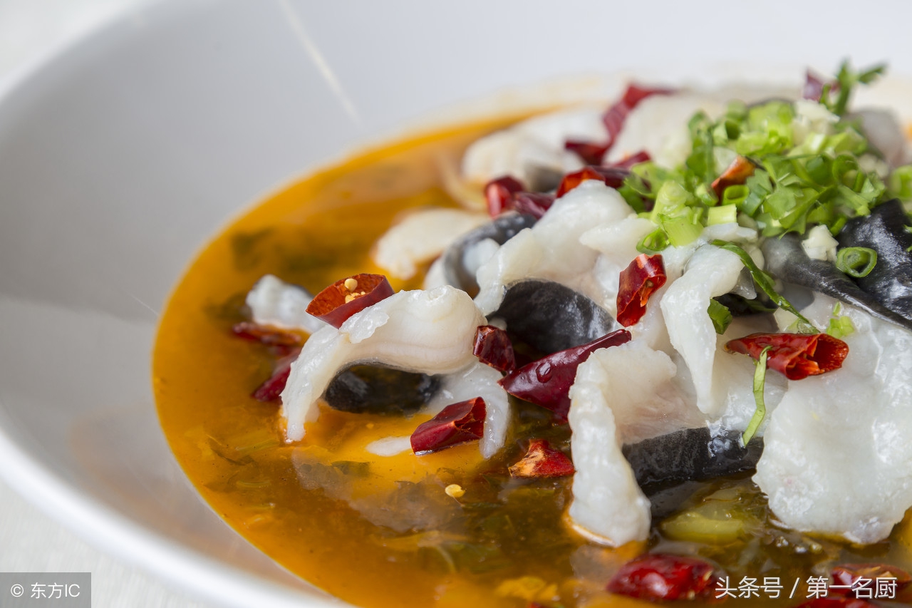 这才是水煮鱼的正确做法鱼片嫩滑,这才是水煮鱼的正确做法鱼肉嫩滑