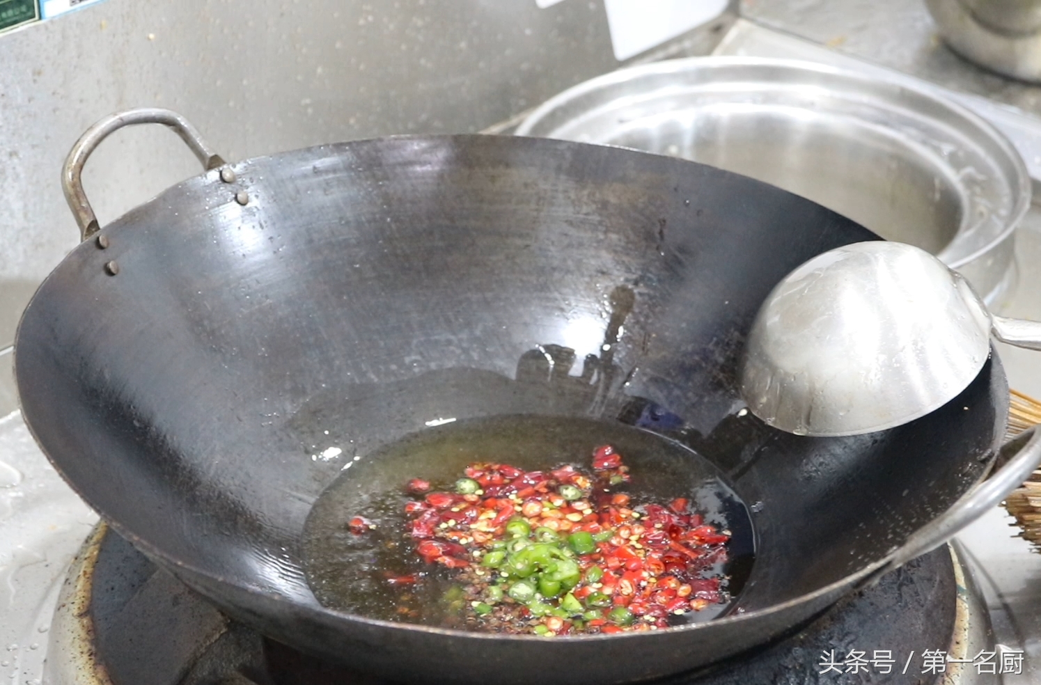 这才是水煮鱼的正确做法鱼片嫩滑,这才是水煮鱼的正确做法鱼肉嫩滑