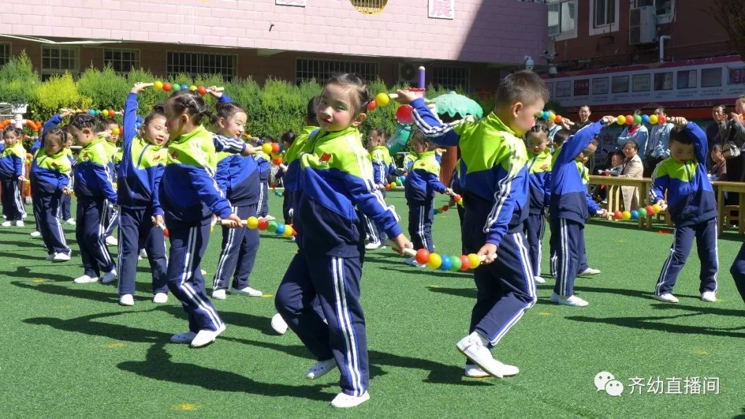 迎国庆健身操表演视频幼儿园,幼儿园大班器械操国庆串烧