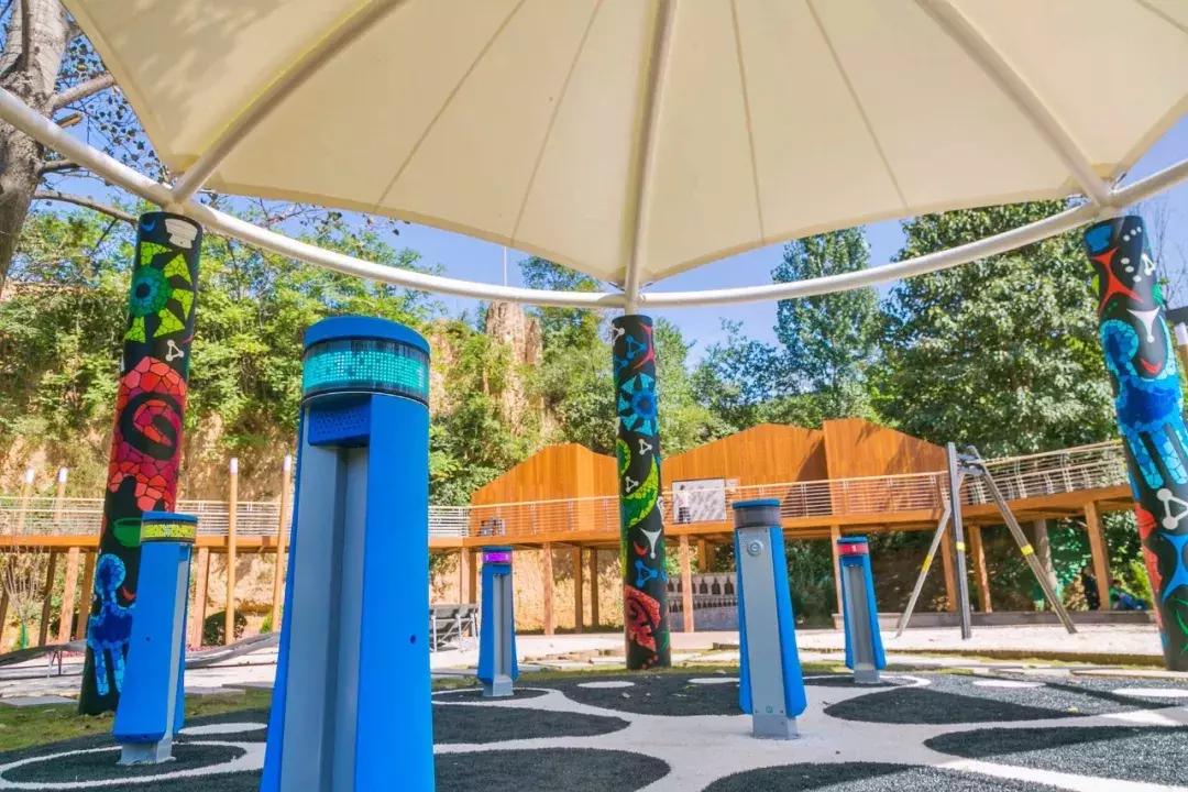 郑州足球小镇有真草足球场吗,郑州足球小镇现状