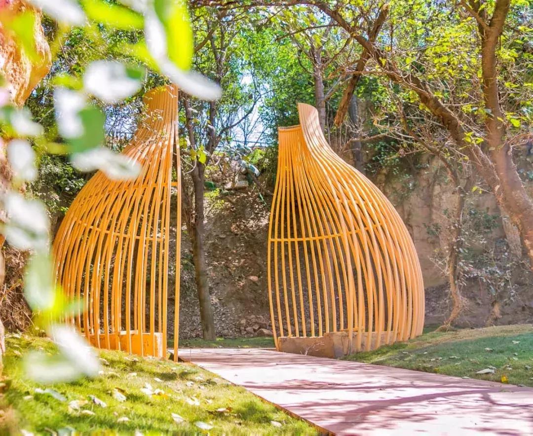 郑州足球小镇2019,郑州足球小镇有真草足球场吗