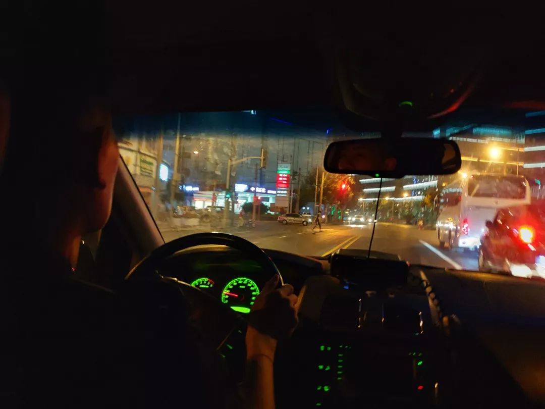 迎国庆为祖国母亲庆生,国庆我在岗用坚守致敬祖国