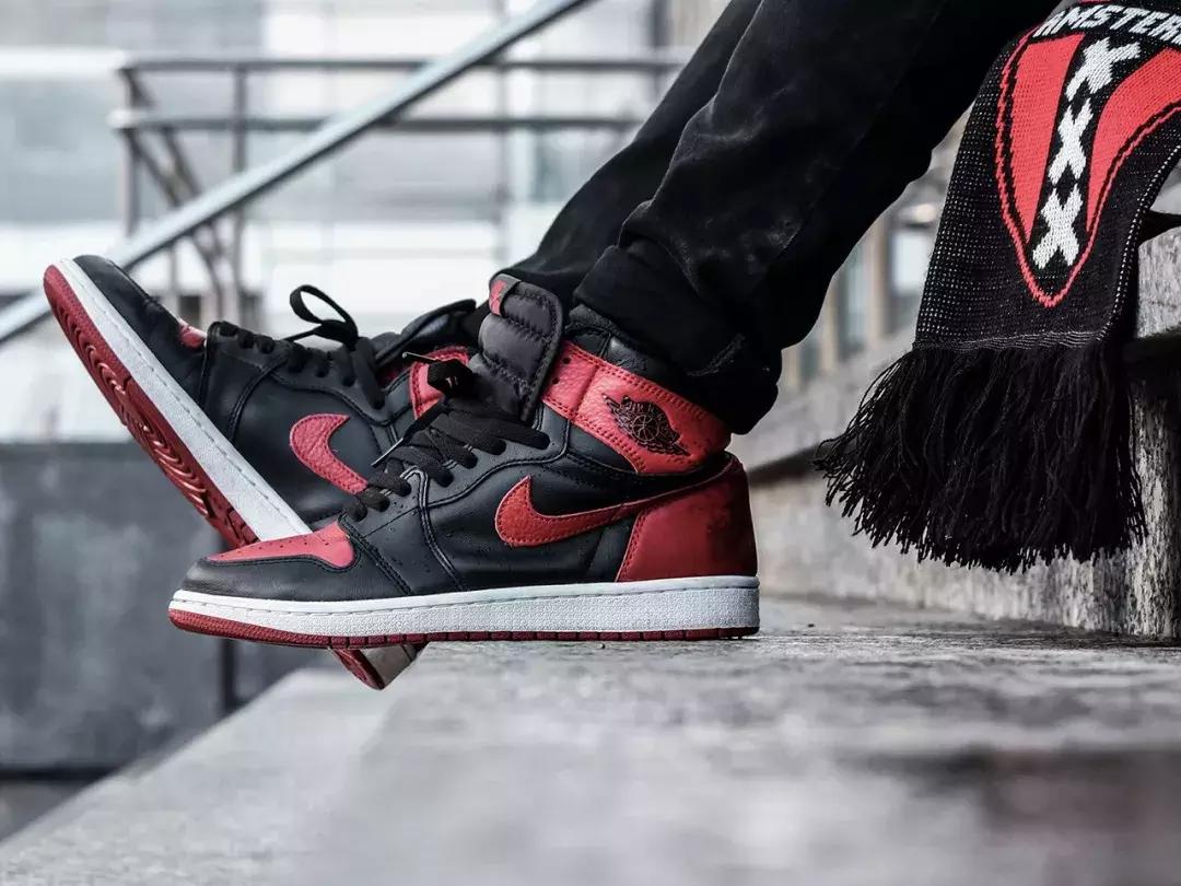 月均7个配色的AJ1,到底是谁在为他们买单?