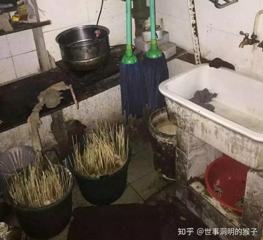 路边摊小吃究竟有多脏你真的了解,街边小吃摊脏不脏