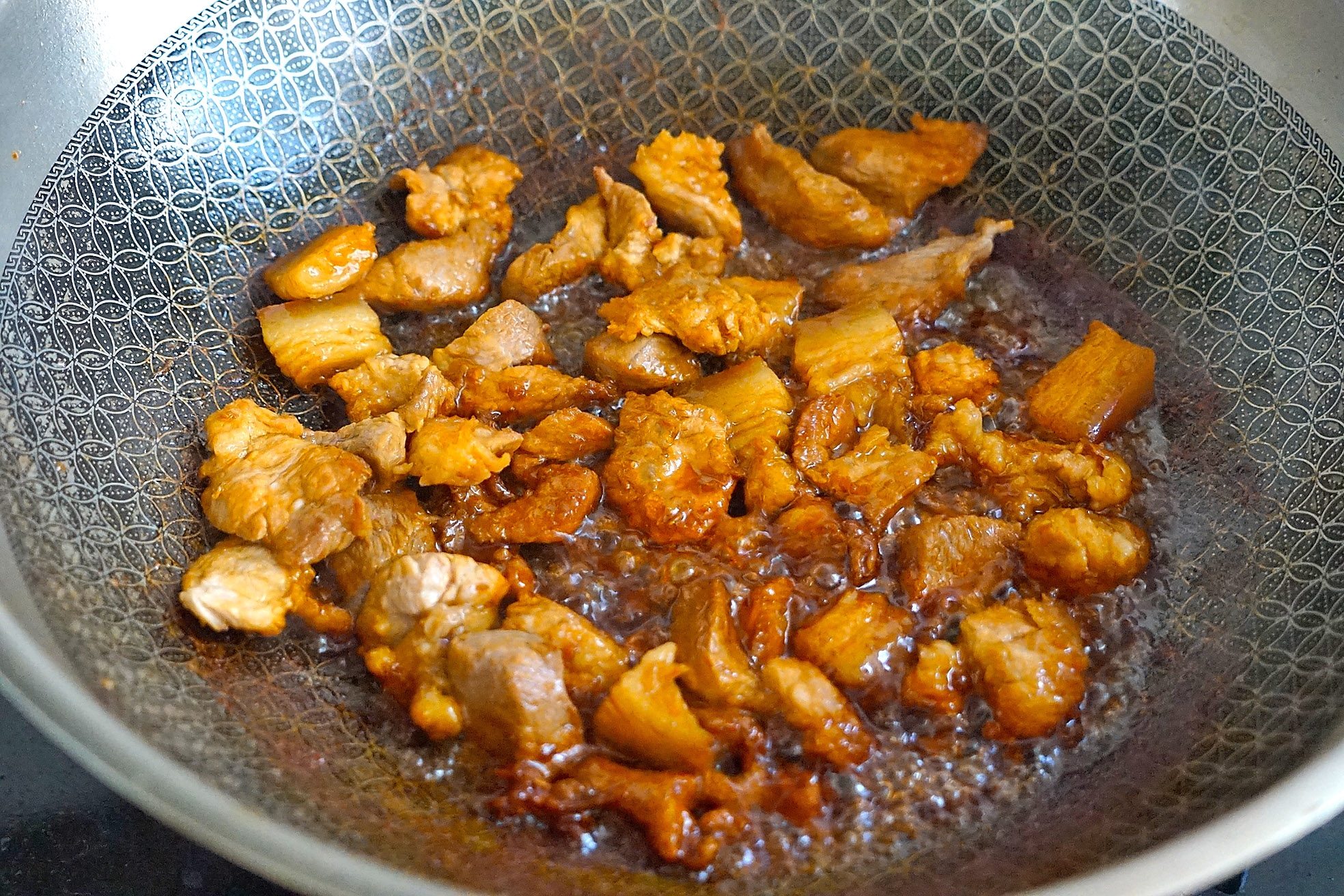 红烧肉炖萝卜好吃还是炖洋芋好吃,红烧肉烧萝卜萝卜需要焯水吗