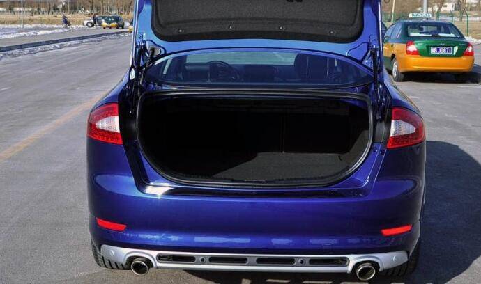 13年的蒙迪欧好还是奥迪a4l好,奥迪a4l比较2022款蒙迪欧