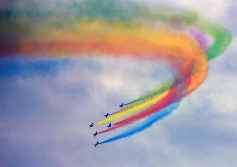 谁持彩练当空舞？揭开“飞机拉烟”的秘密