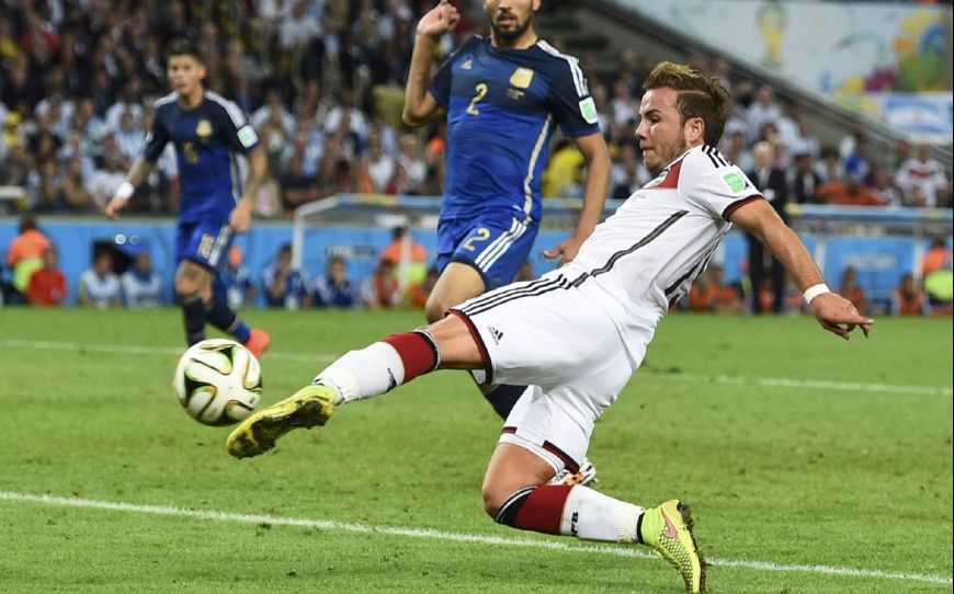 世界杯五大经典绝杀，两人带回大力神杯，最后一人却让足球蒙污