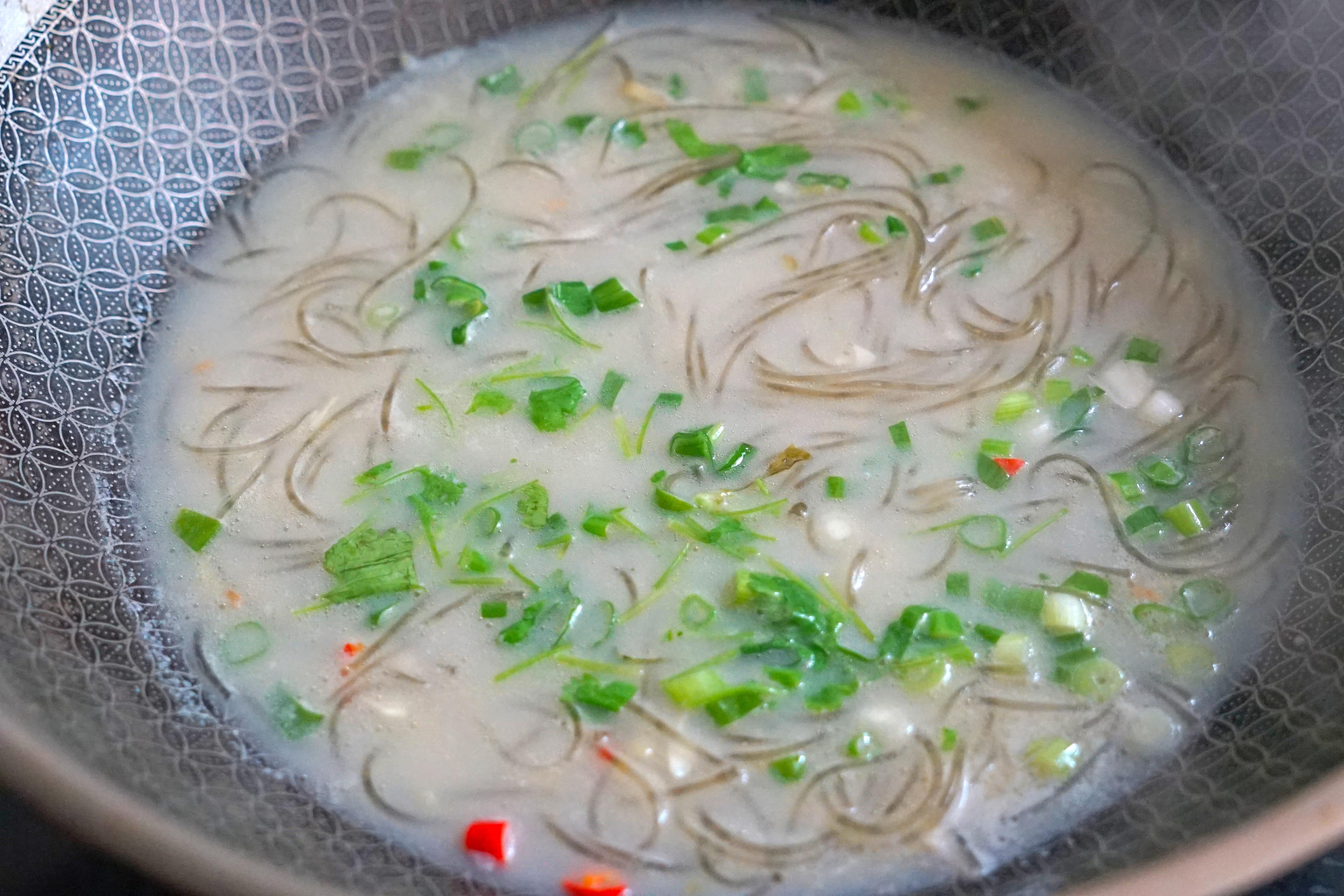 自己动手煮的螺蛳粉一人一大碗,这样煮螺蛳粉超好吃