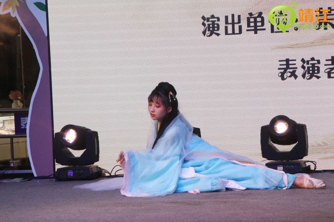 微靖江：这里发生了什么？竟引来近千名靖江人围观！还各种拍照