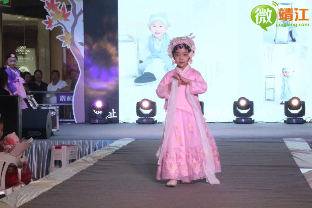 微靖江：这里发生了什么？竟引来近千名靖江人围观！还各种拍照