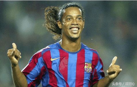 小罗再现经典庆祝动作,足球小罗经典瞬间