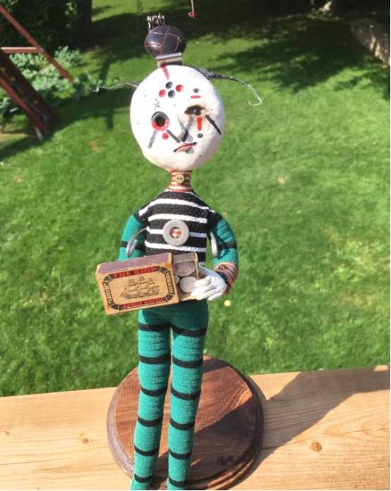 孩子用盒子建造废弃城市在家里,12岁男孩自己捡破烂