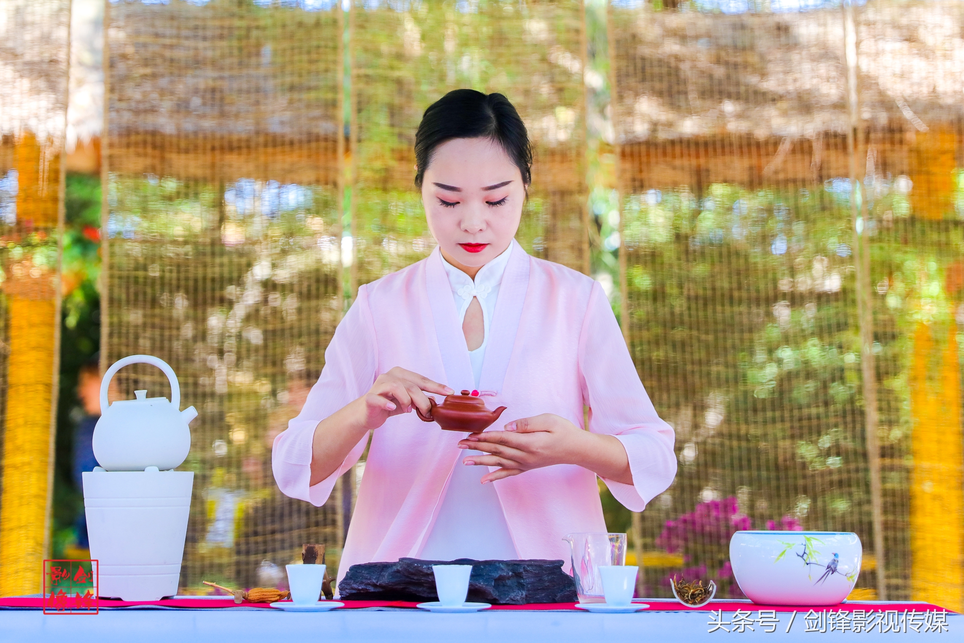 鄢陵国庆人如织古乐茶歌芳香溢