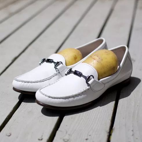 鞋子买小了怎么撑大小妙招,鞋子太小了可以撑大吗