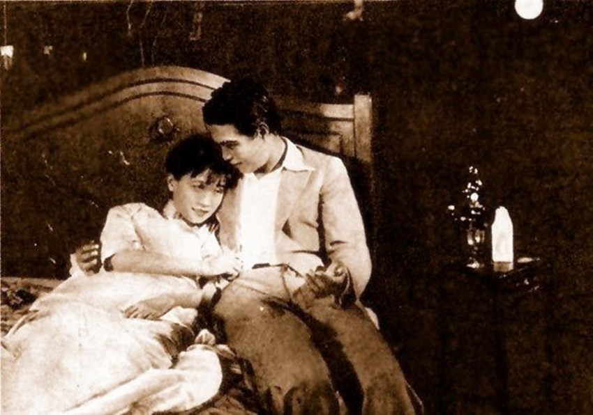 此女自杀后，有五人为其自尽，都说：她死了，我活着还有什么意思