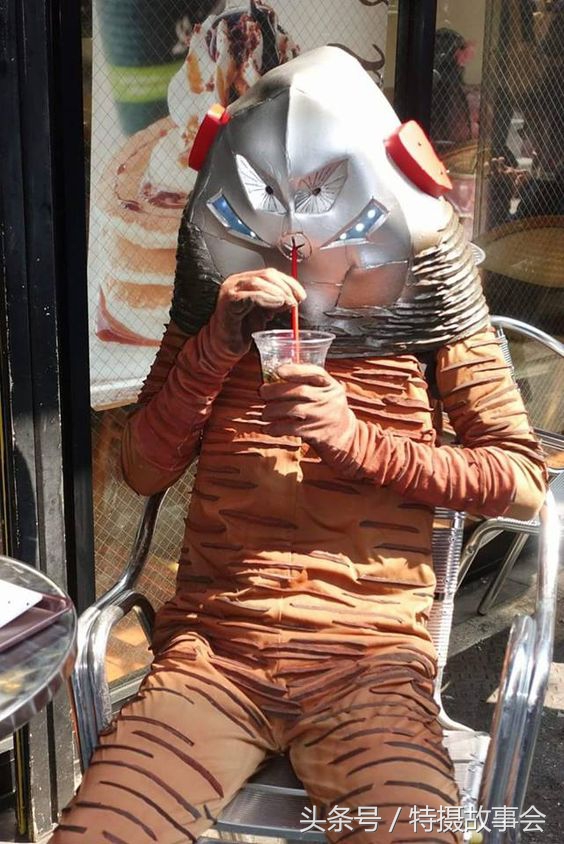 濂ョ壒鏇间笌鍋囧ゥ鐗规浖,鍋囧ゥ鐗规浖鐜╁叿瑙嗛