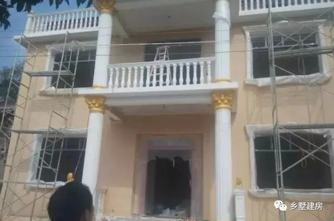 小伙回农村改造老屋子用了50万元,小伙回农村建房子