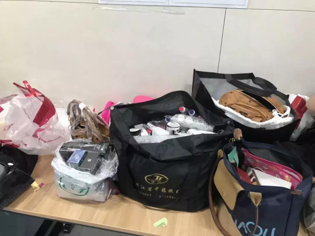 再见了，代购！再见了，微商！机场抓了100多人，男子当场下跪……