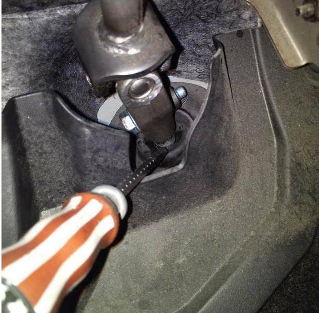 方向盘异响是什么原因怎么解决,dx3方向盘管柱异响解决办法