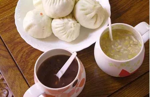 我的血为什么颜色老是特别黑,我的血为什么是黑红色的